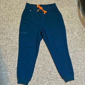 Figs. Medium. Petite. Deep reef